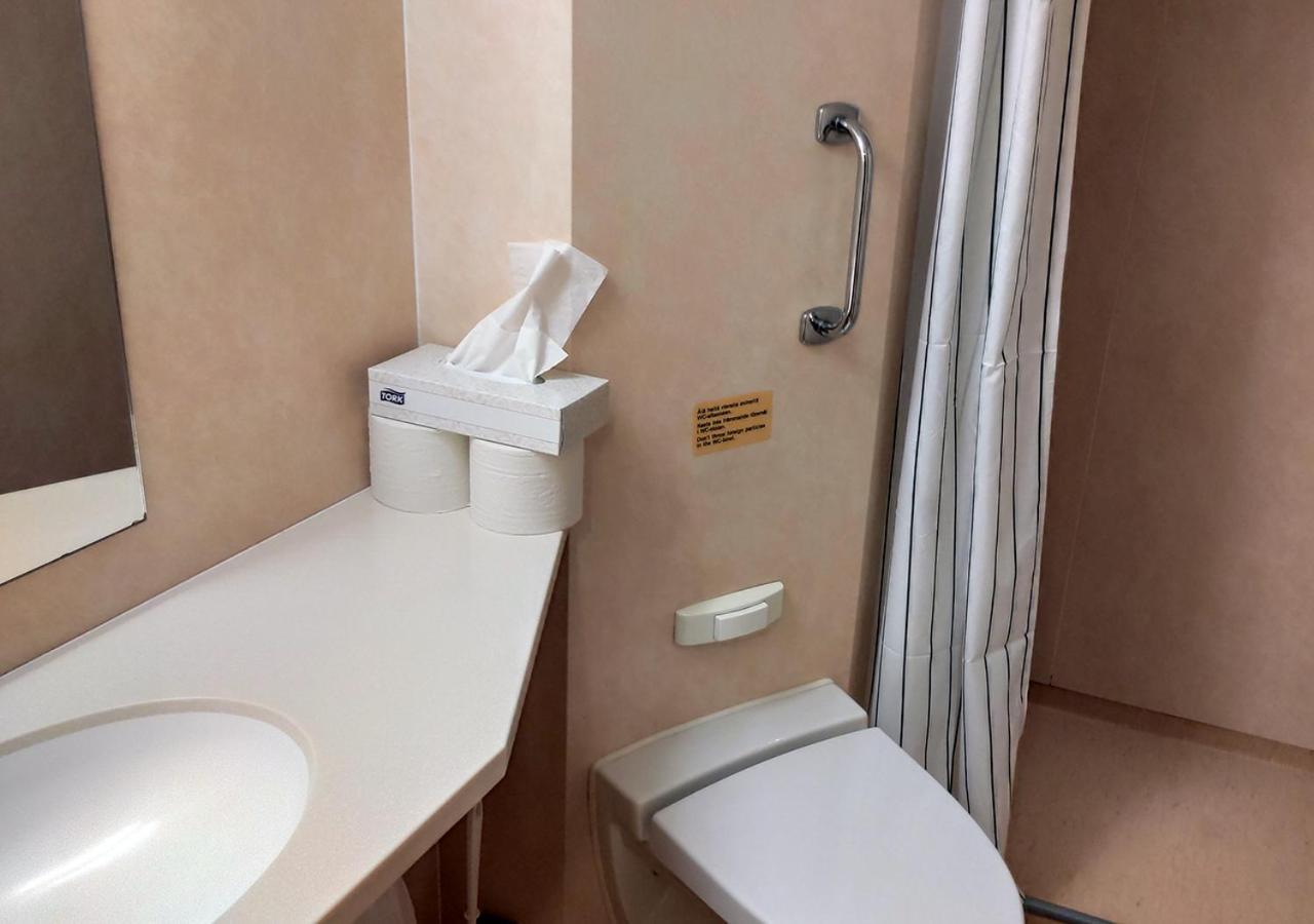 Viking Line Ferry Gabriella - 2-Night Cruise Stockholm-Helsinki-Stockholm Hotel Room photo